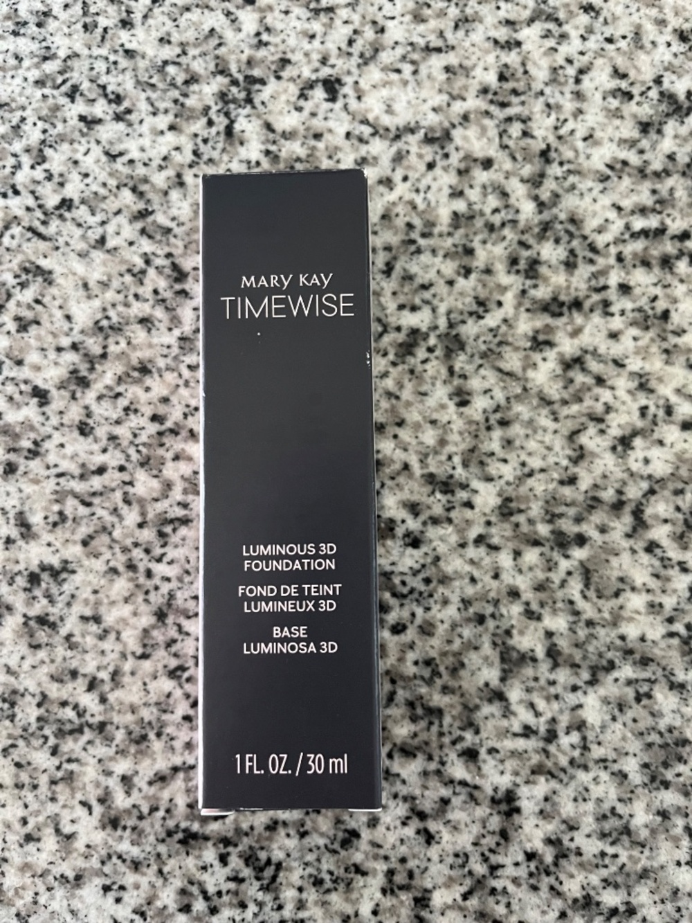 Mary Kay Timewise Luminous 3D Foundation Beige W180 - Picture 2 of 4